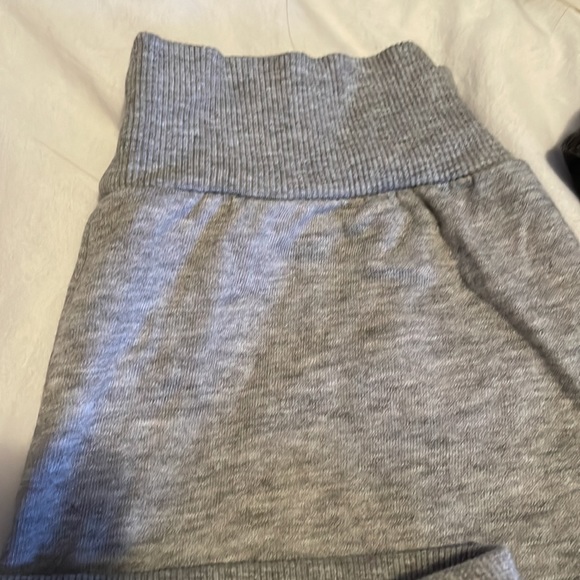 H & M gray sweat pant - Picture 2 of 4